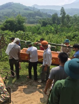 Ảnh 83 Di quan xuống nghĩa địa Nguồn Vũ Thị Uyên chụp tại xã Ba Vì 2016 13