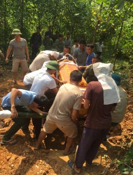 Ảnh 84 Hạ huyệt Nguồn Vũ Thị Uyên chụp tại xã Ba Vì 2016 Ảnh 85 Chia của 14