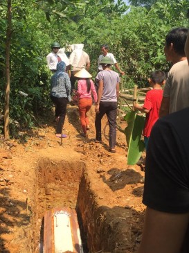 Ảnh 87 Con cháu người chết ravềtrướckhi lấp huyệt Nguồn Vũ Thị Uyên chụp 17