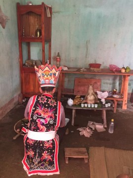 Ảnh 93 Cúng báo tổ tiên sau đám tang Nguồn Vũ Thị Uyên chụp tại xã Ba Vì 23