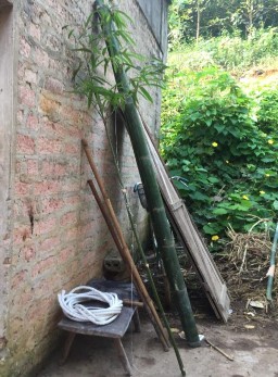 Ảnh 76 Gậy và dây khiêng quan tài Nguồn Vũ ThịUyên chụptạixãBa Vì 2016 6