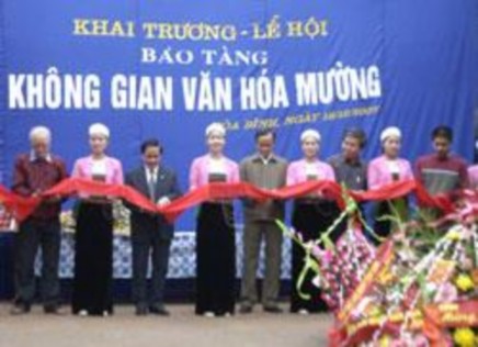 Ảnh 18 Lễ khai trương Bảo tàng không gian văn hóa Mường ngày 16 2 2007 Nguồn 8