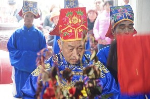 Ảnh 1 2 Chủ tế và ban tế Đền Và thực hành tế trước tại đền Ngự Dội 2