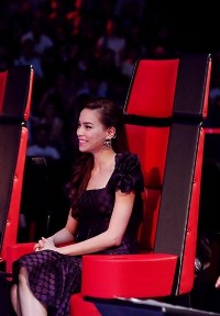 Cũng nhờ có scandal này Hồ Ngọc Hà thoát một trận ném đá tơi bời chỉ trong 5