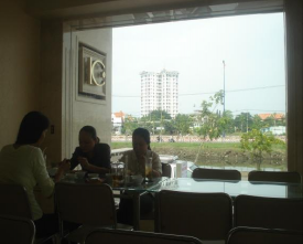 Ảnh 11 Phòng ăn gia đình Ảnh 12 Phòng ăn tập thể Trang thiết bị phục vụ 11