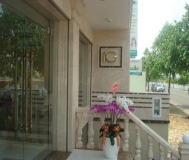 Ảnh 5 Cửa đón khách Ảnh 6 Quầy lễ tân và thu ngân Ảnh 7 Quầy phục vụ 5