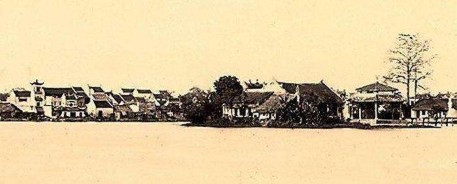 Hồ Hoàn Kiếm đền Ngọc Sơn phía sau là khu phố cổ Ảnh bác sỹ Hocquard 8