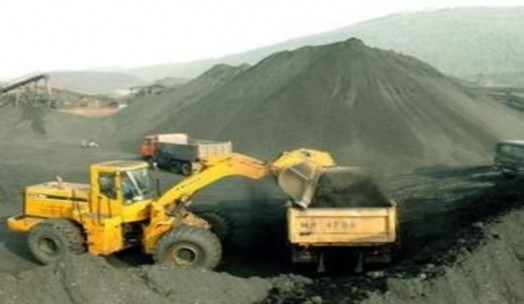 Hình 3 4 Hoạt động tại bãi chứa than của mỏ than Cao Sơn 3 1 6 Bốc dỡ than 1