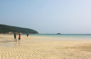 Bãi Đông – đảo Cô Tô con Lặn biển ngắm san hô Chèo thuyền Kayak Dựng lều 1