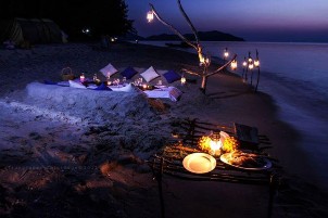 Tổ chức tiệc BBQ tại bờ biển Tuyến tham quan – nghỉ dưỡng Tượng đài Bác 10