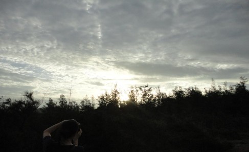 Bình minh trên đỉnh Cầu Mỵ Bãi đá Feralit Khu dịch vụ hậu cần nghề cá Tàu 18