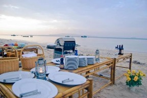 Tổ chức tiệc BBQ tại bờ biển Tuyến tham quan – nghỉ dưỡng Tượng đài Bác 5