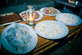 Tổ chức tiệc BBQ tại bờ biển Tuyến tham quan – nghỉ dưỡng Tượng đài Bác 7