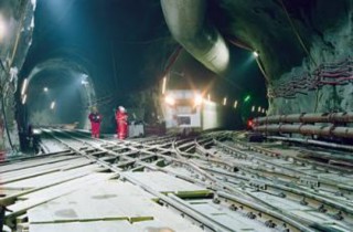 Hình 1 19 M t phần bên trong đường hầm Gotthard Nguồn Sưu tầm Singapore Bắt 8