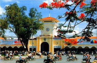 Minh cách Hà Nội 1 730 km theo đường bộ trung tâm thành phố cách bờ biển Đông 1