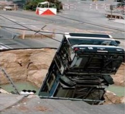 Để khắc phục nhà thầu đ tiến hành thi công một vòng tường vây quanh bằng 1