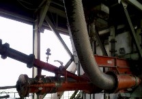 Hình 5 Hệ thống lò nung xi măng và bộ phận nạp CTNH dạng lỏng c Chôn lấp 2