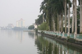 Cây xanh bóng mát ven hồ Hình 3 1 Một số hình ảnh về cơ sở hạ tầng khu vực 4