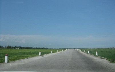 Hình 3 62 Các đoạn ngập thấp đã được gia cố mái taluy bằng đá hộc xây 1