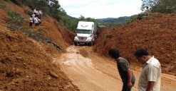 Đơn vị quản lý xử lý thông tuyến Đứt đường do mưa bão Tường chắn bị 14