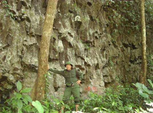 Một góc của thành đá kỳ vĩ kiệt tác của tự nhiên Bình minh trên đường 7
