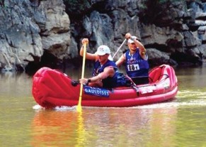 Hình 1 1 Du khách tham gia Canoying Hình 1 2 Du khách hứng thú với trekking ảnh 1