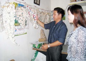 Hình 1 12 Cơ sở làm đồ lưu niệm biển Hình 1 13 Cơ sở chế tác đồ lưu 12