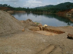 Hình 1 18 Quang cảnh khai trường 3 mỏ Giáp Lai năm 1997 Hình 1 19 Quang cảnh khai 18