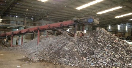 Hình Hoạt động chế biến rác thải thành phân hữu cơ của Nhà máy xử lý rác 4