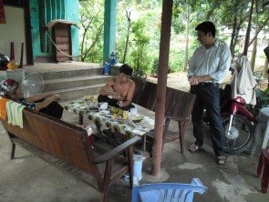 Hình ảnh hoạt động điều tra xã hội học tại khu dân cư xung quanh các hồ xử 20