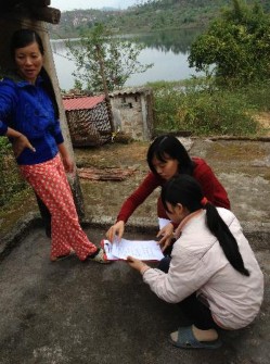 Hình ảnh hoạt động điều tra xã hội học tại khu dân cư xung quanh các hồ xử 23