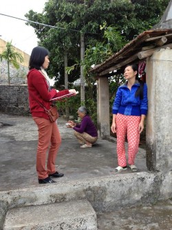 Hình ảnh hoạt động điều tra xã hội học tại khu dân cư xung quanh các hồ xử 24