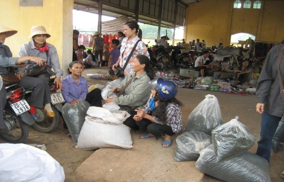 Hình8 Một góc Chợ chè Tân Cương Tùy từng loại chè mà có giá khác nhau loại 1