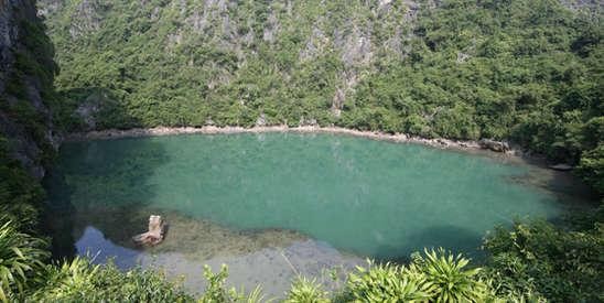 Ảnh Hồ Ba Hầm Nằm ở phía tây nam vịnh Hạ Long hồ Ba Hầm nằm trên 15