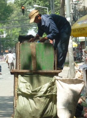 Ảnh chụp tại đường inh Dương Vương 6 4 2011 Ảnh chụp tại đường Trần 4