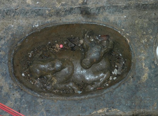 Ảnh 12 Trang trí hình trâu mẹ trâu con trên đế bia Thiên Trù tự bi ký 8