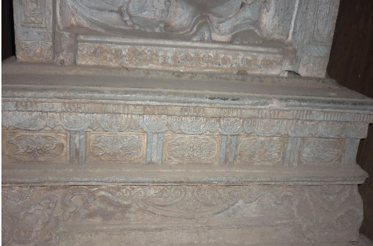 Ảnh 32 Trang trí hoa văn đao mác đế bia Hậu Phật bi ký PCNT giữa thế 10