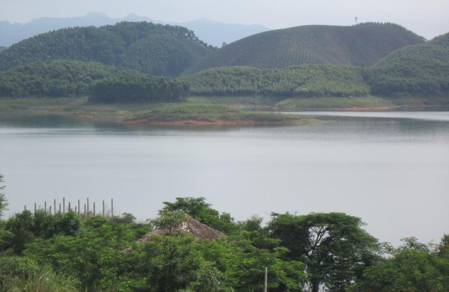 H1 Hồ thủy điện Thác Bà Ảnh Đỗ Văn Kiên H2 Nhà ở của người Dao Quần 1