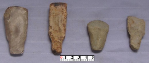 Bản ảnh 1 Một số rìu bôn đá phát hiện ở La Chữ Hương Chữ Hương Trà 1