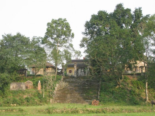 Nữ nơi thờ các hiện vật Champa của phế tích tháp Xuân Hoá Nguồn Tác giả 11