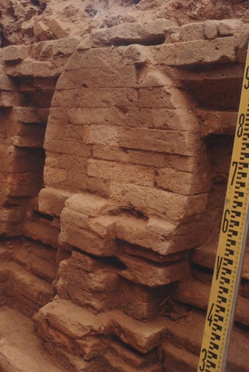 Bản ảnh 22 Trang trí hình lá đề ở chân đế tháp Vân Trạch Hòa Nguồn TS 7