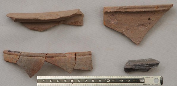 Bản ảnh 56 Đồ sành thời Trần phát hiện tại thành cổ Hóa Châu Nguồn Tác 10