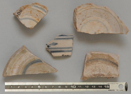 Bản ảnh 53 Gốm sứ thời Lê phát hiện tại thành cổ Hóa Châu Nguồn Tác 7