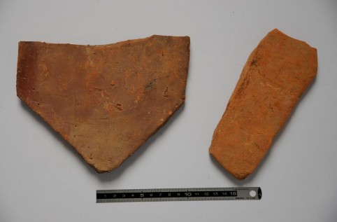 Bản ảnh 54 Ngói mũi lá thời Trần phát hiện tại thành Hóa Châu Nguồn Tác 8