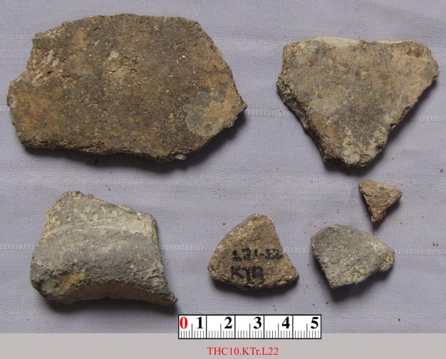 Bản ảnh 62 Mảnh gốm thô phát hiện tại thành cổ Hóa Châu Nguồn Tác giả 4