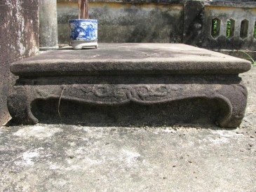 Bản ảnh 76 Bệ đá bằng sa thạch đặt trước bia Lai Trung Quảng Vinh Quảng 4