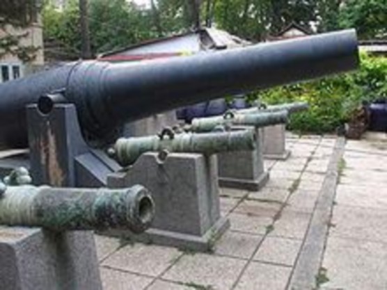 Đại bác Thần uy tướng công đúc triều Gia Long 1817 Nguồn http vi wikipedia org 3