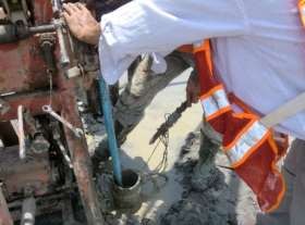 Hình 3 Bơm vữa Hình 4 Rút dây chốt chân nhện từ Hình 5 Hoàn thành công tác 4