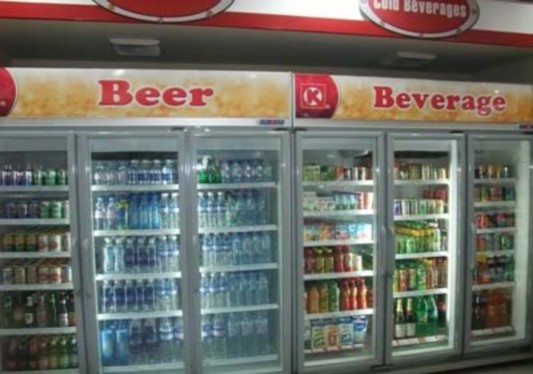 Hình 3 SẢN PHẨM NƯỚC UỐNG TRONG CỬA HÀNG Nguồn Công ty TNHH Vòng Tròn Đỏ 3