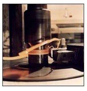 Hình 3 12 Cắt bavia nóng 3 2 5 Hàn các kim loại khác nhau với nhau Hình 3 13 Hàn 10